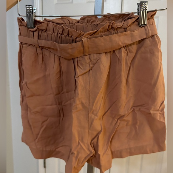 NWT Francesca’s Dizzy Lizzy Paperbag Tie Shorts Camel Size Small High Rise - Picture 3 of 6